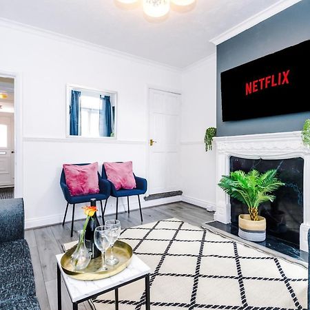 Harley House - Spacious Home With Free Netflix & Parking By Rocketbnb โคเวนทรี ภายนอก รูปภาพ