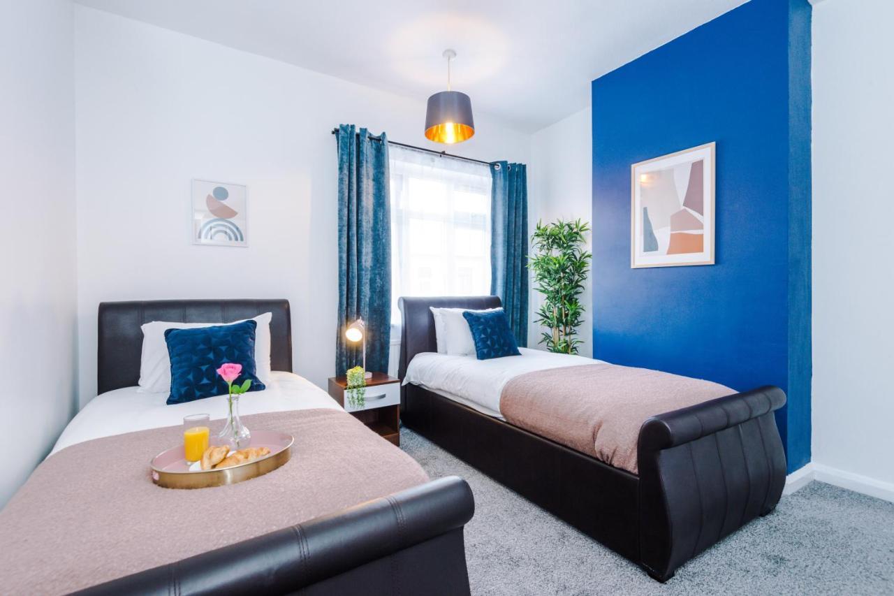 Harley House - Spacious Home With Free Netflix & Parking By Rocketbnb โคเวนทรี ภายนอก รูปภาพ