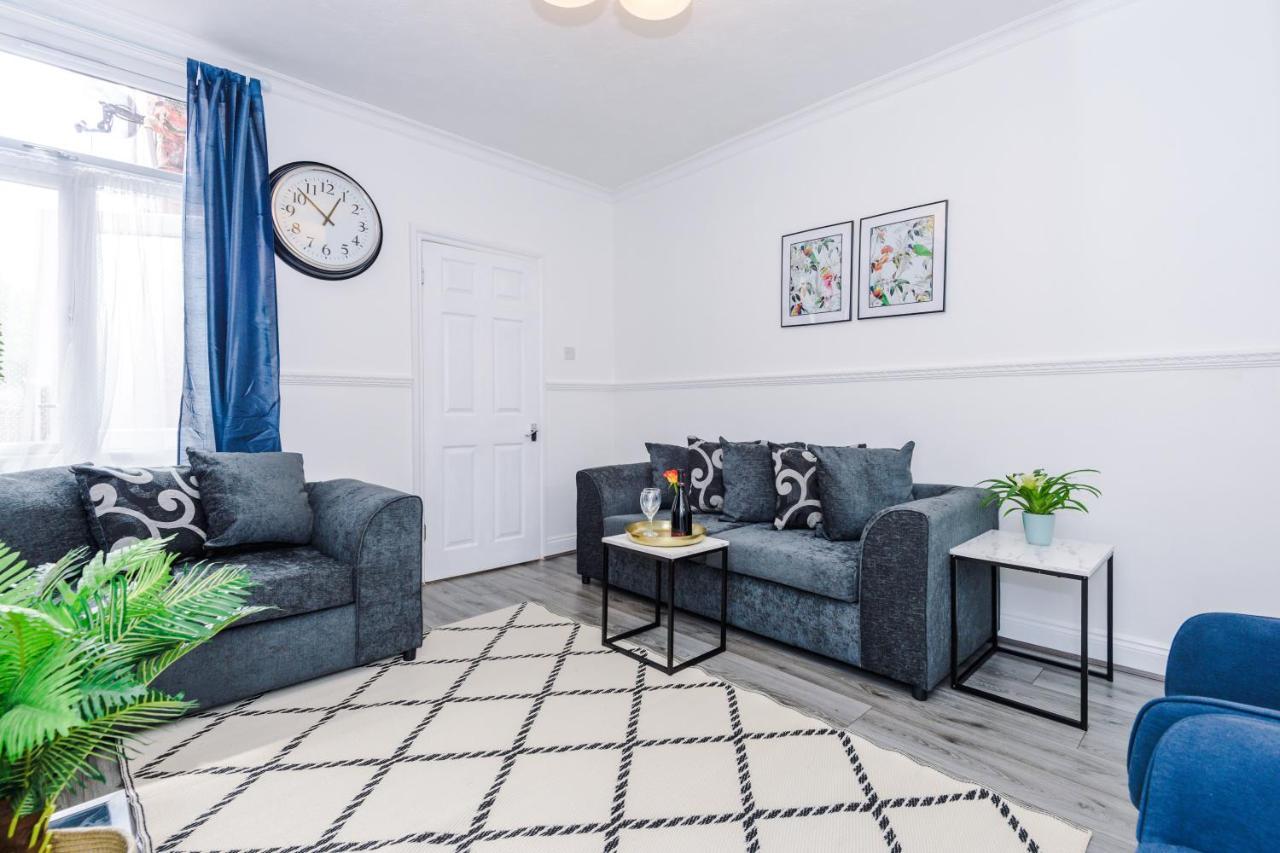 Harley House - Spacious Home With Free Netflix & Parking By Rocketbnb โคเวนทรี ภายนอก รูปภาพ