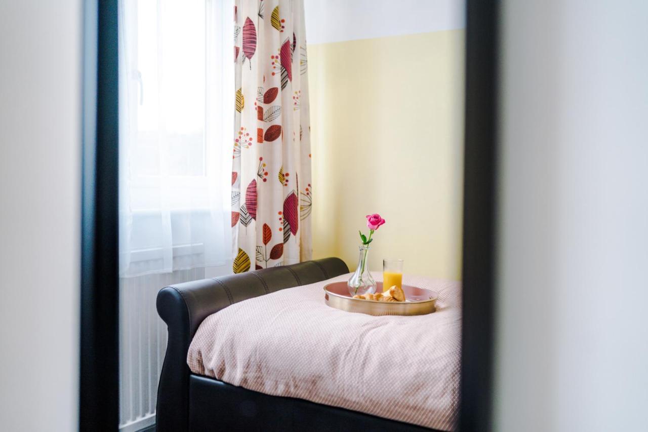 Harley House - Spacious Home With Free Netflix & Parking By Rocketbnb โคเวนทรี ภายนอก รูปภาพ
