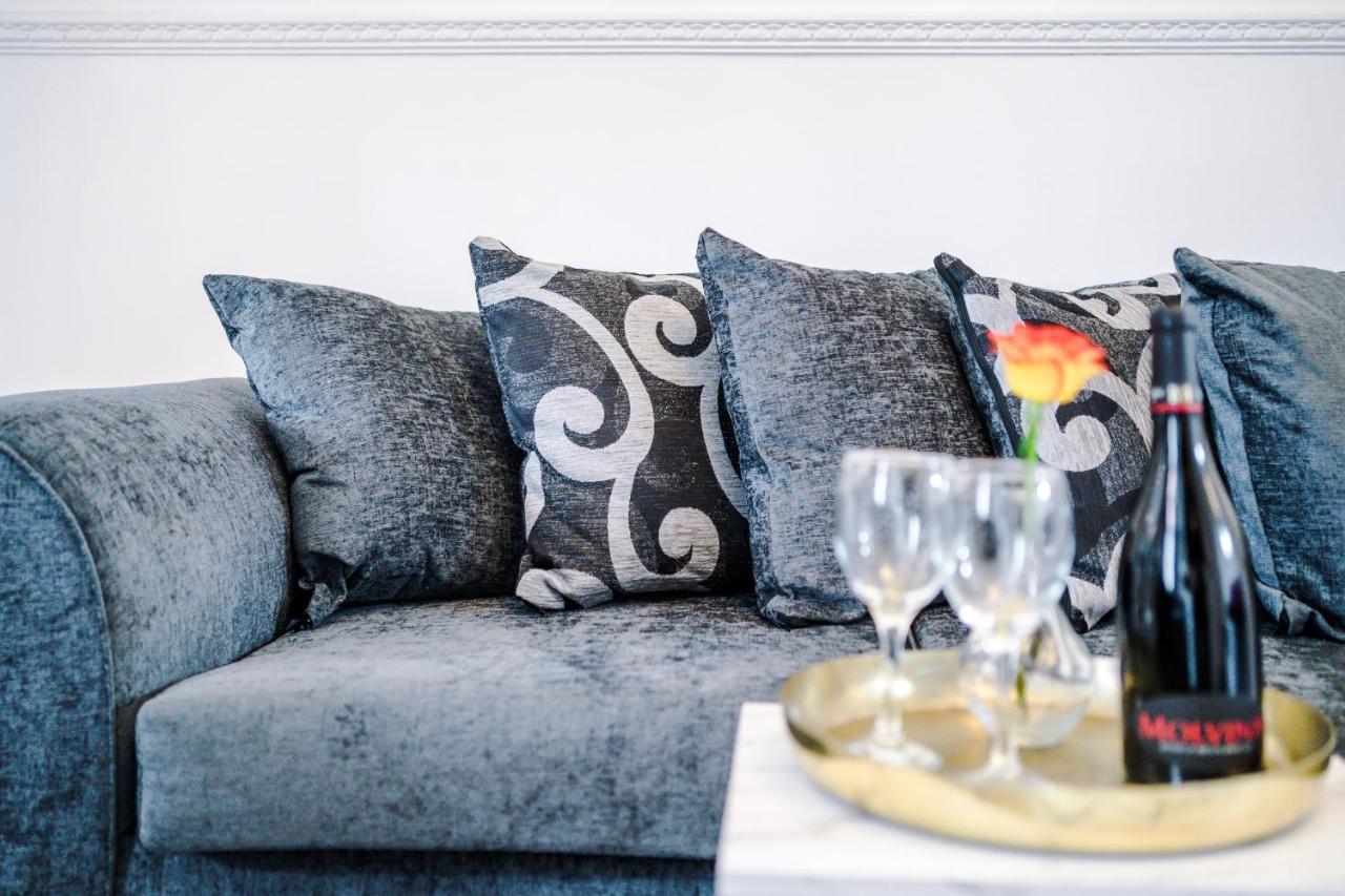 Harley House - Spacious Home With Free Netflix & Parking By Rocketbnb โคเวนทรี ภายนอก รูปภาพ