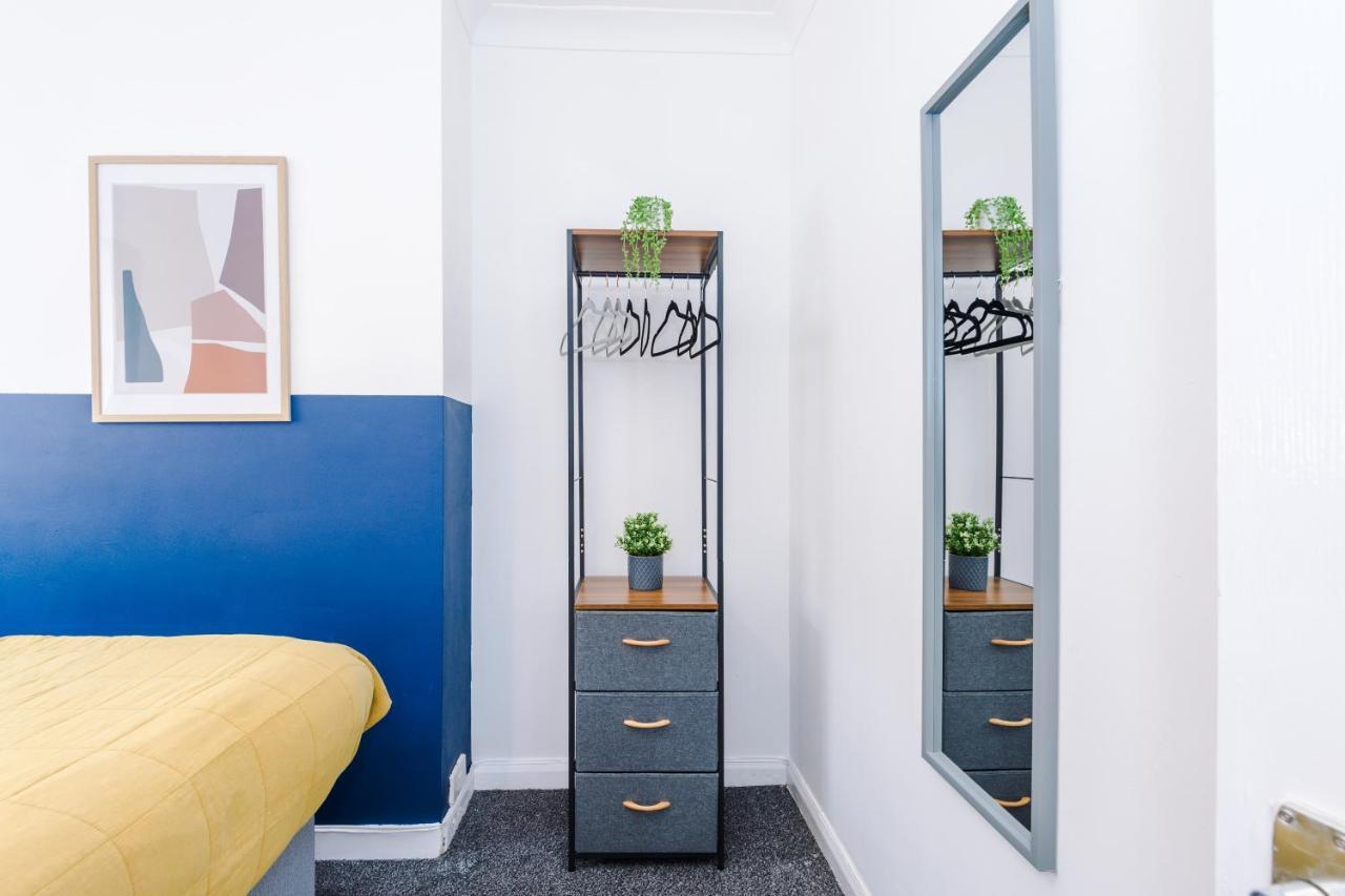 Harley House - Spacious Home With Free Netflix & Parking By Rocketbnb โคเวนทรี ภายนอก รูปภาพ