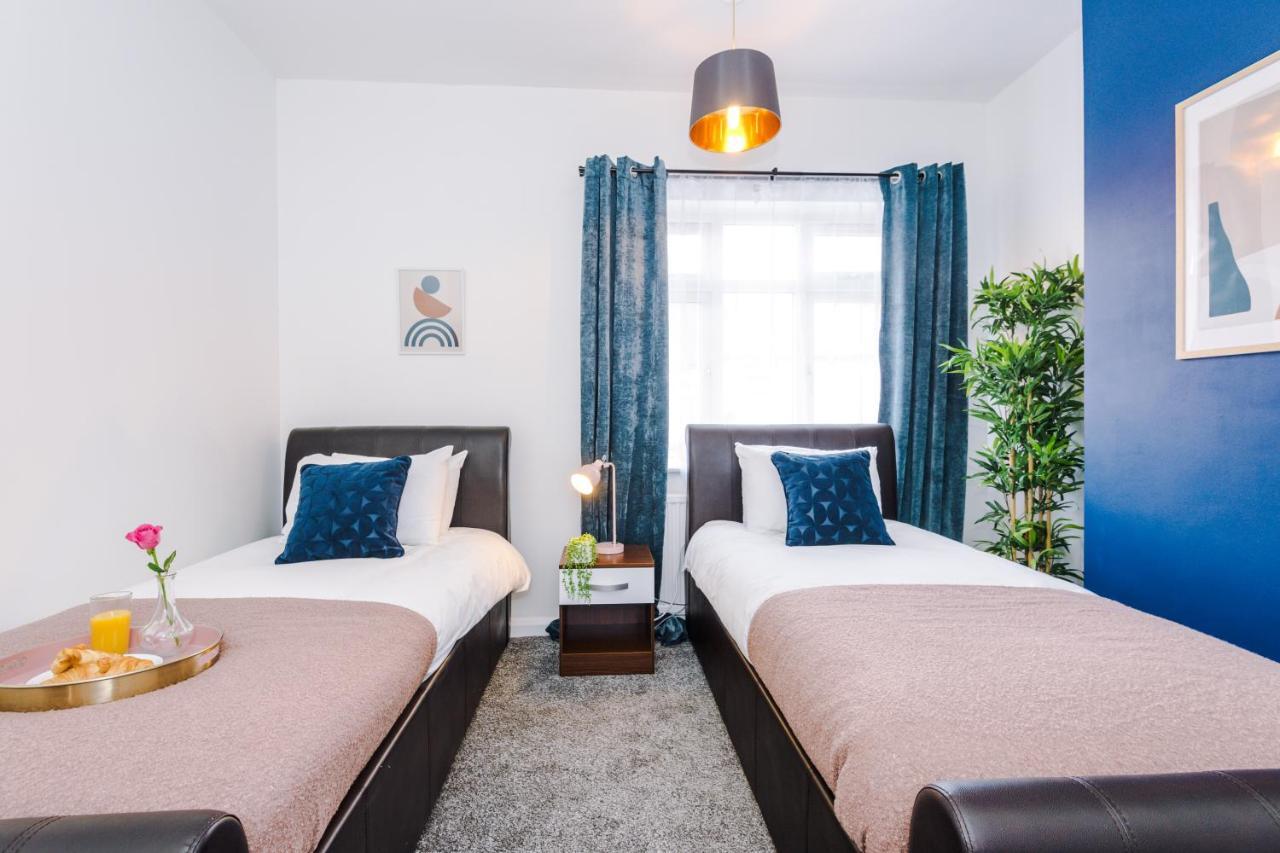 Harley House - Spacious Home With Free Netflix & Parking By Rocketbnb โคเวนทรี ภายนอก รูปภาพ