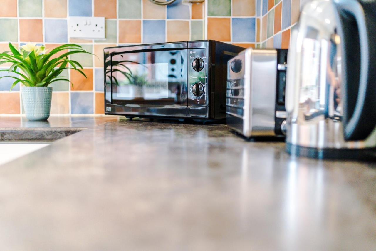 Harley House - Spacious Home With Free Netflix & Parking By Rocketbnb โคเวนทรี ภายนอก รูปภาพ