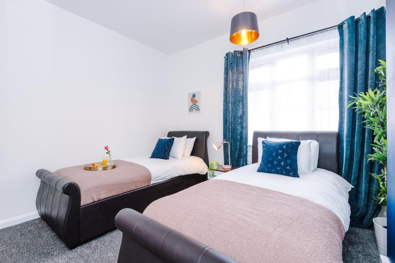 Harley House - Spacious Home With Free Netflix & Parking By Rocketbnb โคเวนทรี ภายนอก รูปภาพ
