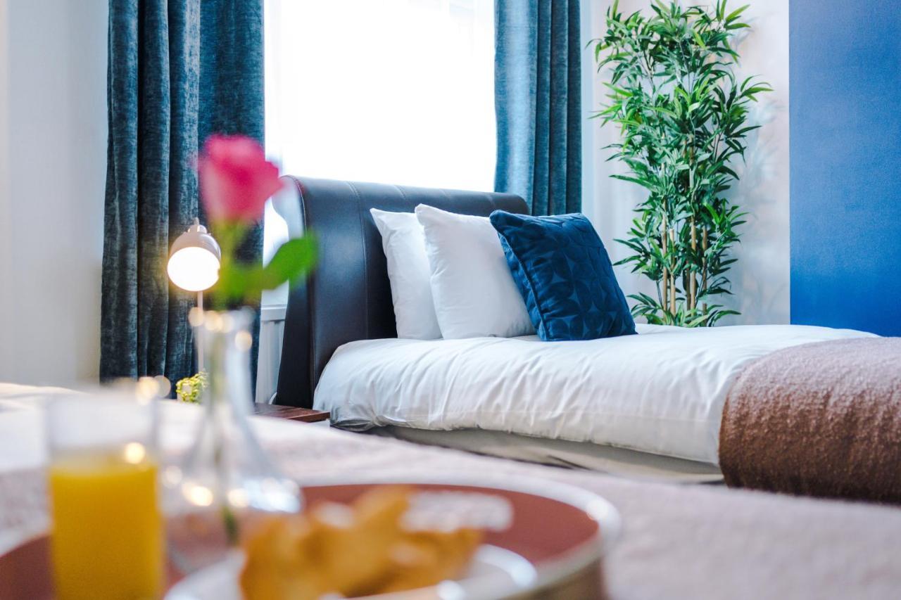 Harley House - Spacious Home With Free Netflix & Parking By Rocketbnb โคเวนทรี ภายนอก รูปภาพ