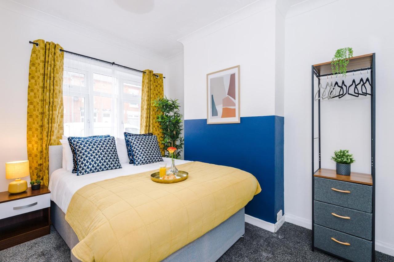Harley House - Spacious Home With Free Netflix & Parking By Rocketbnb โคเวนทรี ภายนอก รูปภาพ