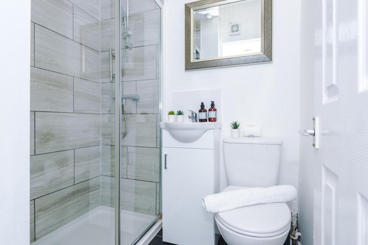 Harley House - Spacious Home With Free Netflix & Parking By Rocketbnb โคเวนทรี ภายนอก รูปภาพ